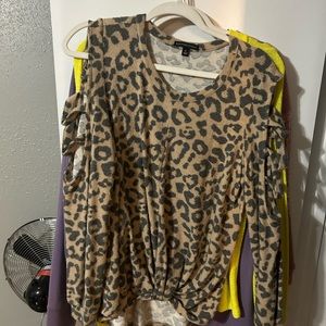 Sweater with sleeve accents